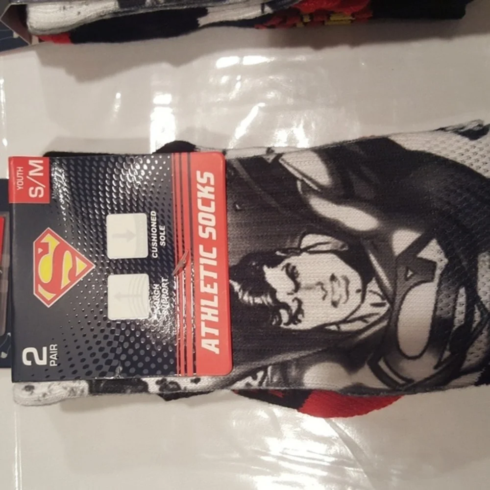 NEW Superman‎ 4 pair, 2 packs YOUTH S/M DC Comics